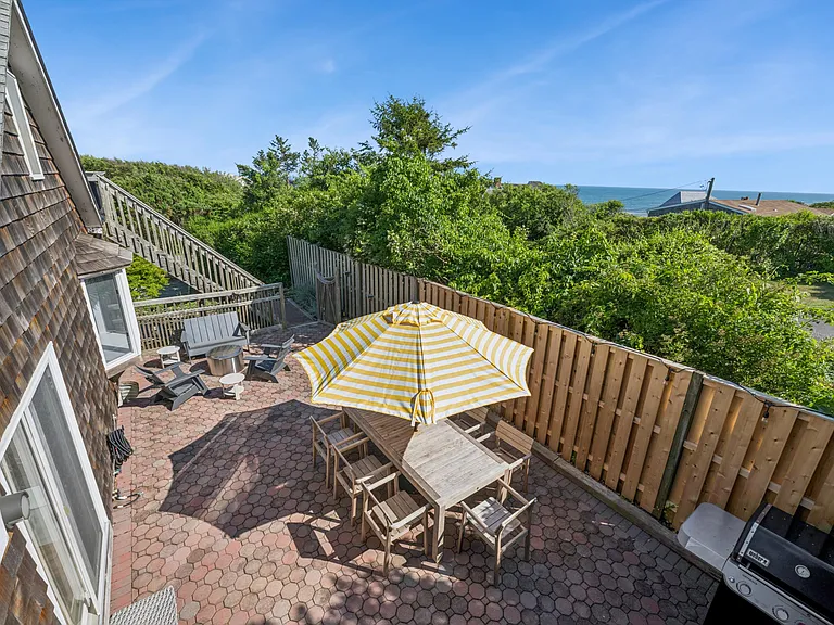 69 Surfside Ave — Photo 24