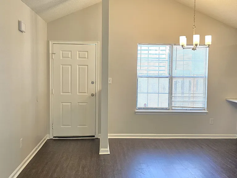 1504 Cain Ct N — Photo 5