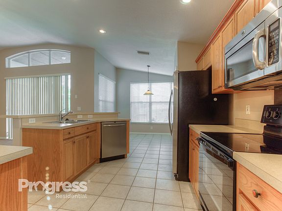 3rd image of 2621 Brookville Dr