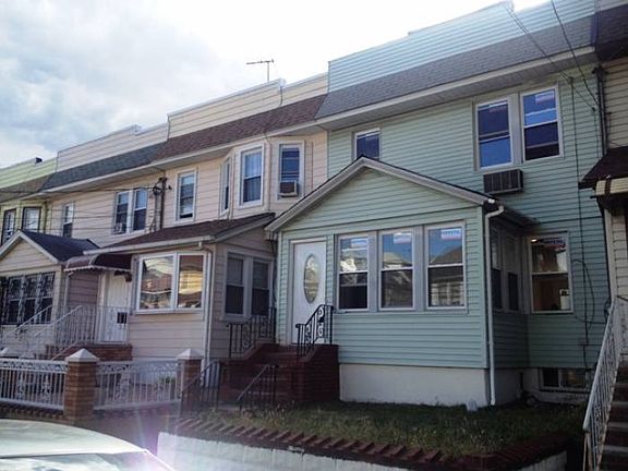 2nd image of 10722 122nd St