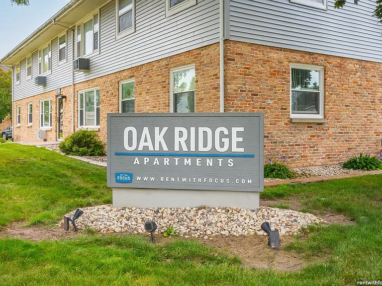 505 Oakridge Ln — Photo 12