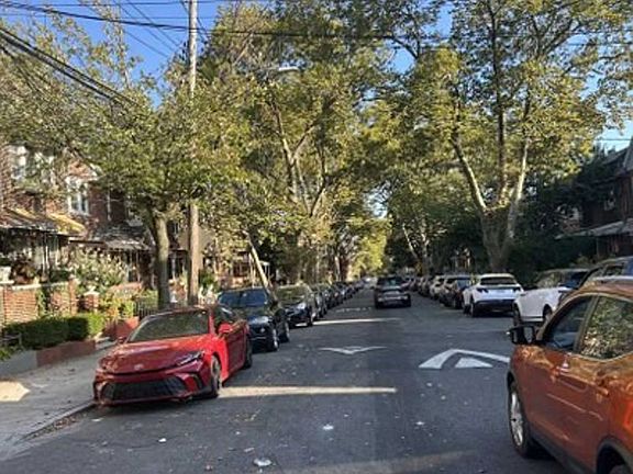 Exterior Neighborhood (street photo)