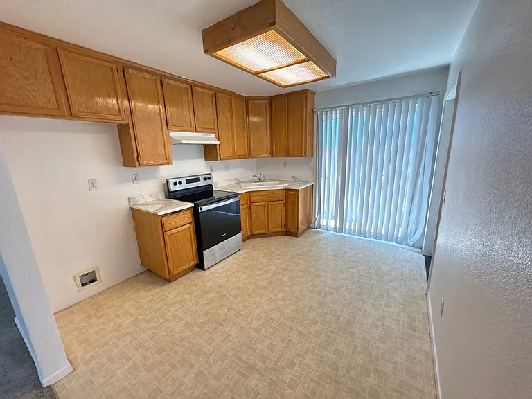 615 Andrew St — Photo 3