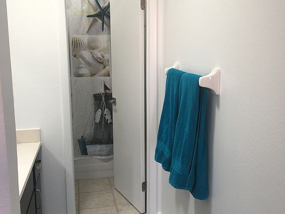 Master ensuite bathroom