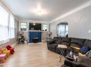 19 Parkview Ter, Newark, NJ 07112