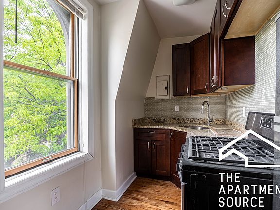 5th image of 533 W Wrightwood Ave #3F