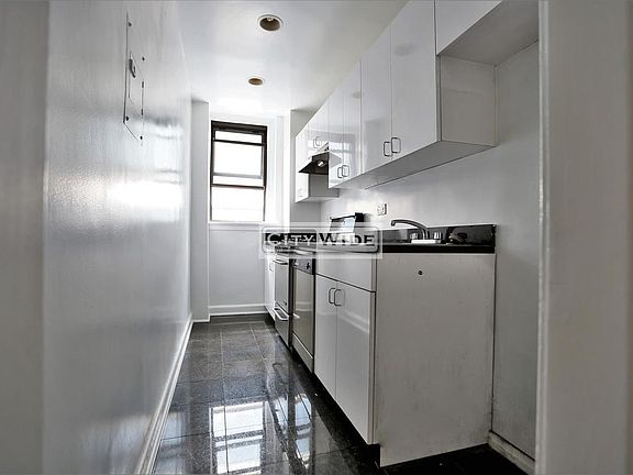 4th image of 145 W 55th St APT 9F