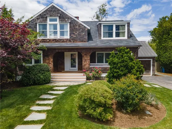 4 Sunset Hill Rd, Middletown, RI 02842