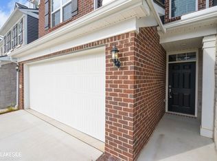 324 Strawberry Dr, Rochester, MI 48307