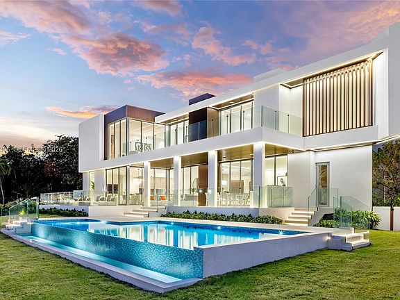 2nd image of 503 Palm Dr