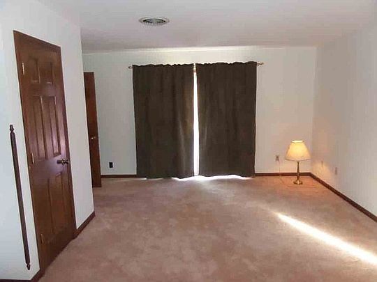 5th image of 110 E Church St
