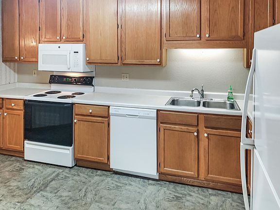 5th image of 2351 27th St #2317