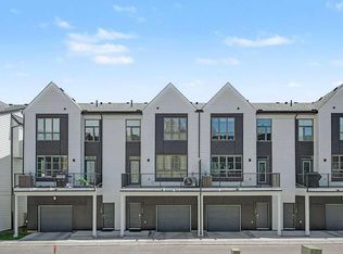140 NW Sovereign Cmn SW, Calgary, AB T3C1K2