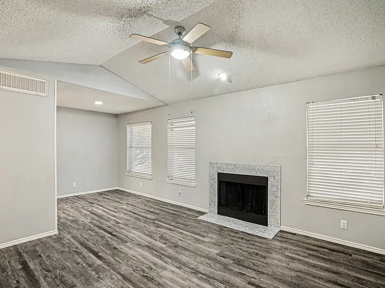 Evergreen Condominiums — Photo 21