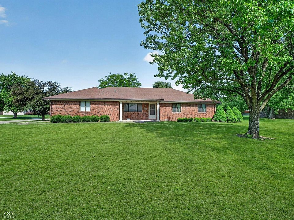 1st image of 8782 Surrey Dr