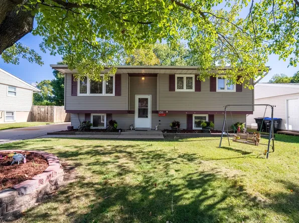 1311 Dogwood Ln, Bloomington, IL 61704