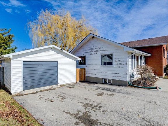 3rd image of 1099 Sovereign Rd