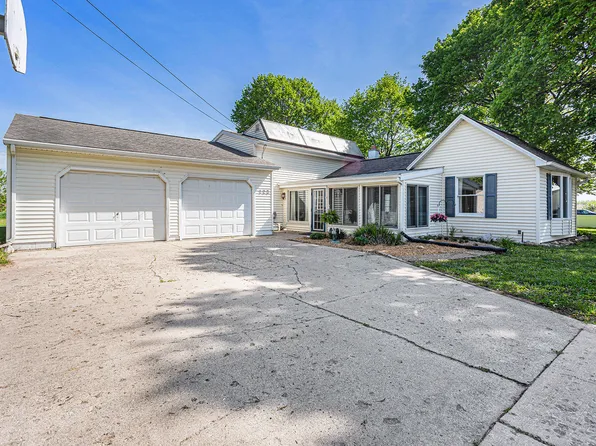 123 E Clark St, Kent City, MI 49330