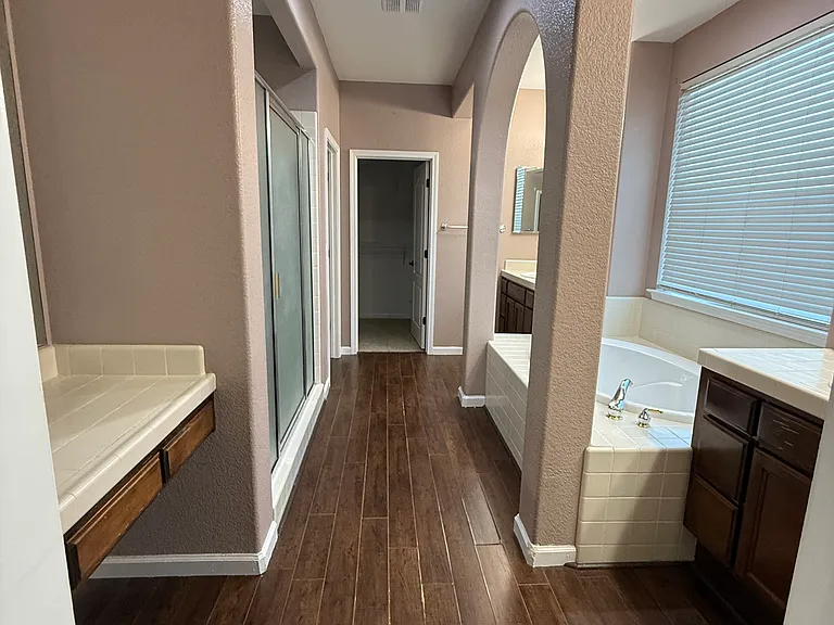 1661 Columbus Rd — Photo 18