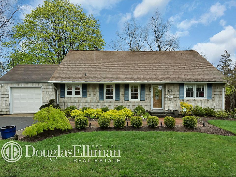 1st image of 35 Saint Marks Ln