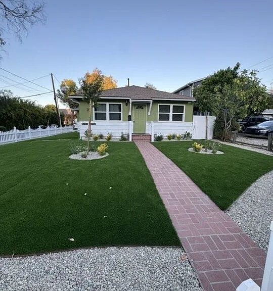 5252 Canoga Ave — Photo 1