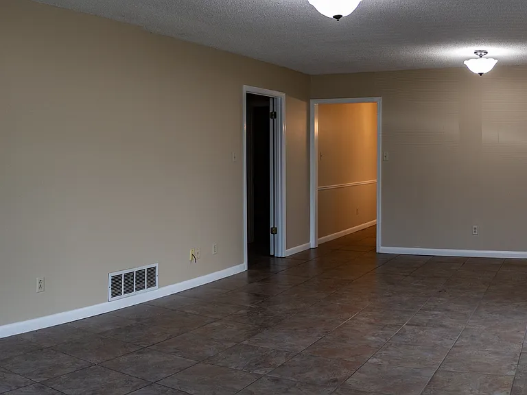 661 Walker Rd — Photo 10