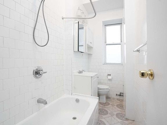 5th image of 215 W 116th St APT 5A