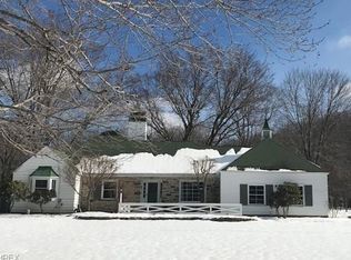 72 Ridgewood Rd, Chagrin Falls, OH 44022