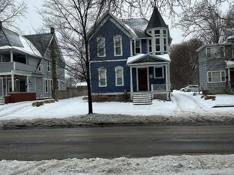 219 College Ave NE — Photo 11
