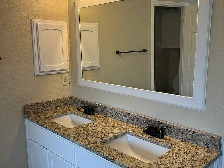4915 Silent Lk — Photo 16