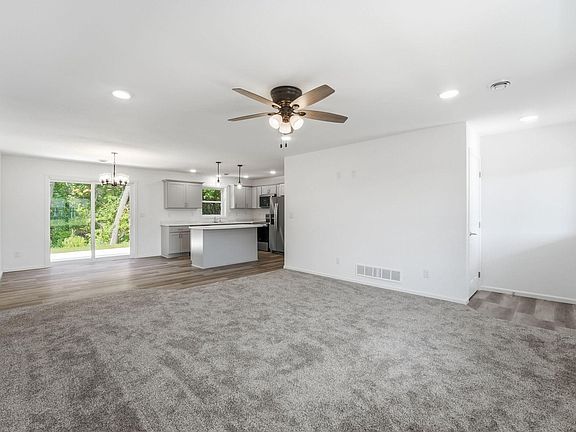5th image of 226 Greenview Ln