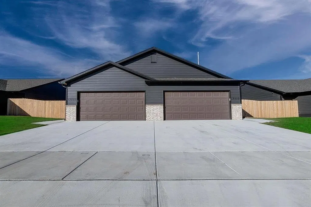 3 bed, 1210 sqft, $1,600 — Photo 1