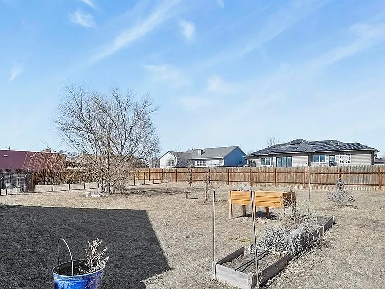 573 W Archer Plz — Photo 26