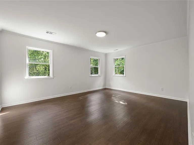 1260 Heards Ferry Rd — Photo 33