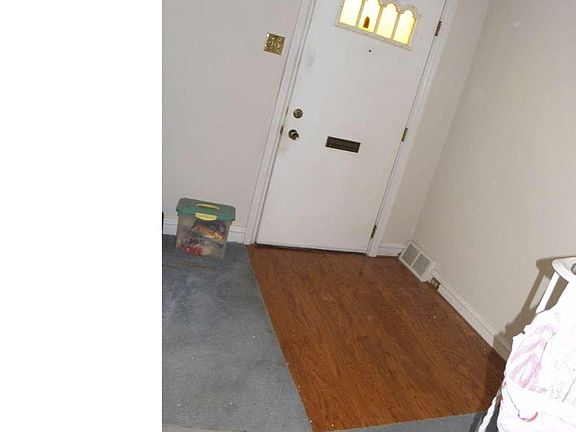 3rd image of 640 Devereaux Ave