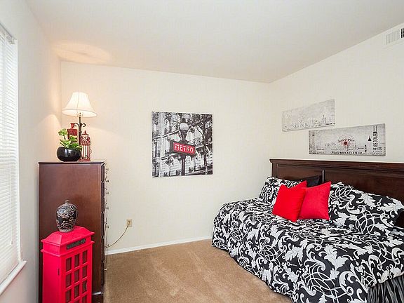 5th image of 36 N Kingsbridge Pl APT D