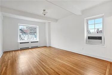 Rented by R New York