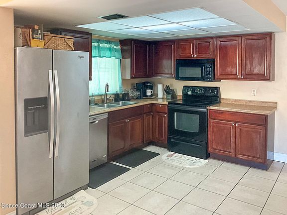 3rd image of 1421 Ferrier Dr