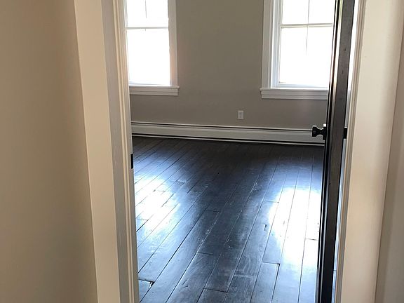 5th image of 467 N Lincoln Ave