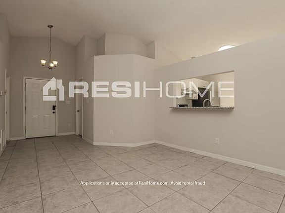 4th image of 122 Crossbryn Ct