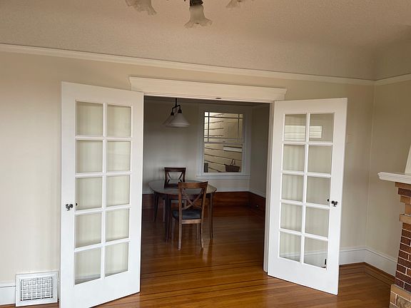 4th image of 2538 17th Ave