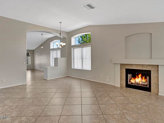 3rd image of 732 S Saint Paul Cir