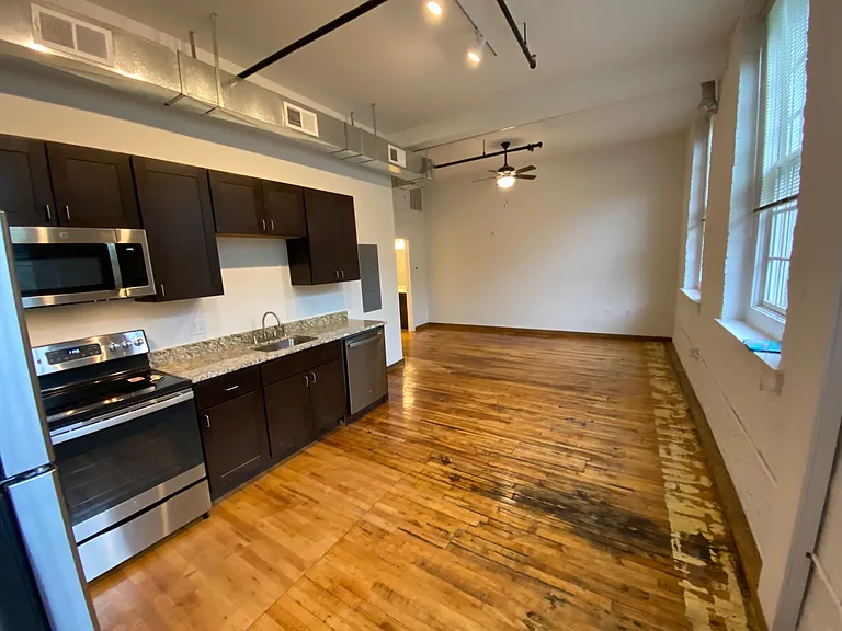 Riverside Lofts — Photo 9