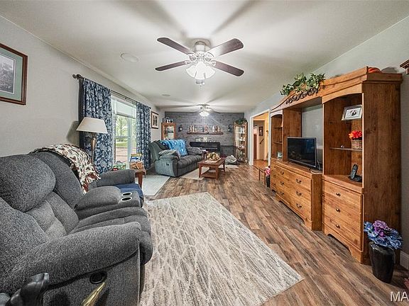 2nd image of 435 Forest Ln