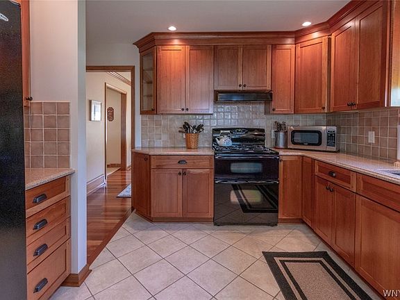 5th image of 8332 Clarence Ln N