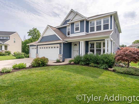 2nd image of 810 Moorings Dr SE