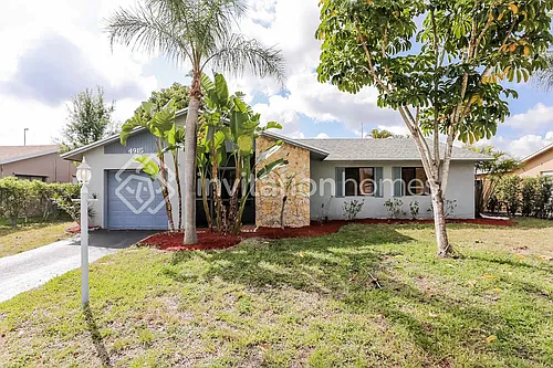 4915 SW 12th St Photo 1