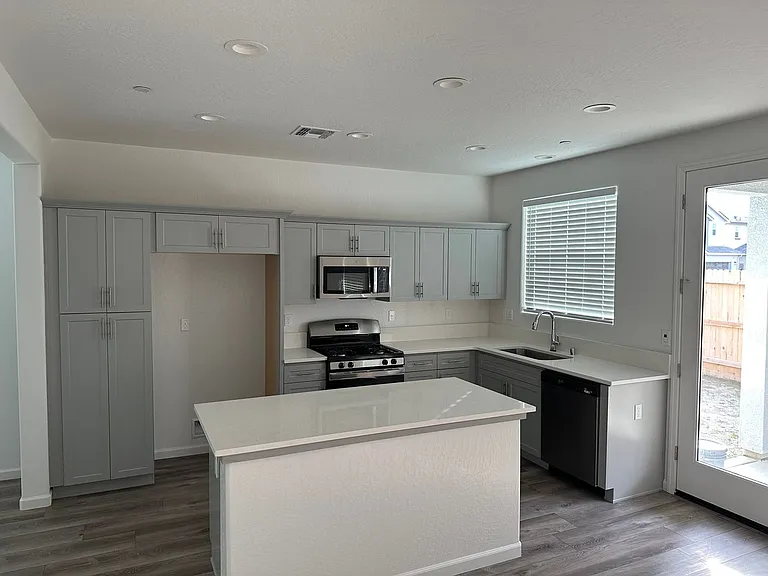 3009 N Creekside St — Photo 5