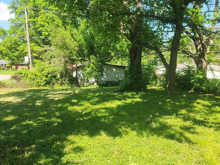 10501 Baron Dr — Photo 2