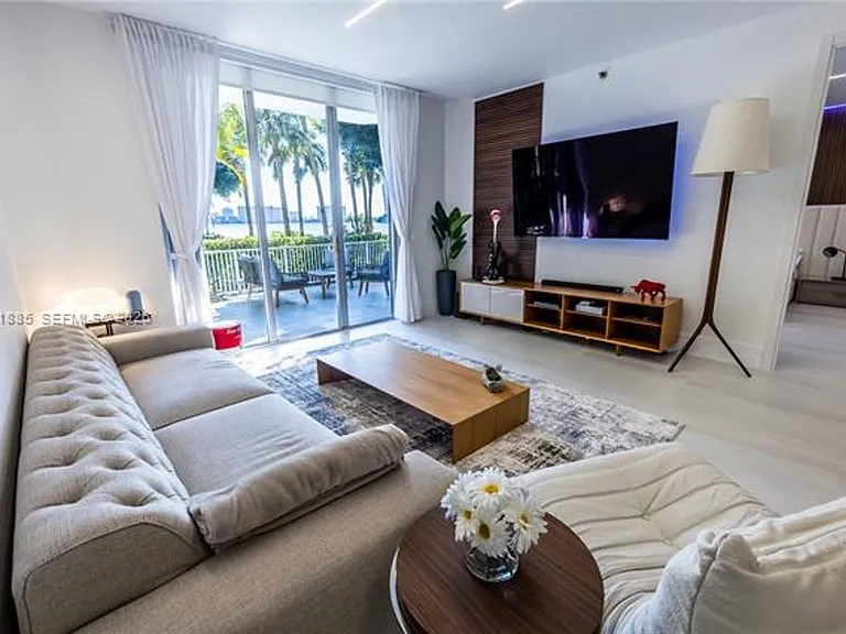3600 Mystic Pointe Dr #114 — Photo 4